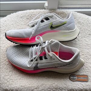 Nike Women's White and Pink Athletic Shoes
